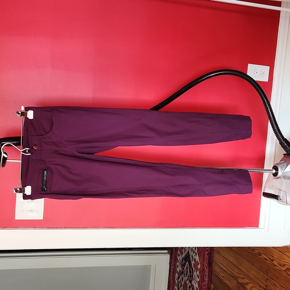 Lululemon urbanite pants in maroon 4